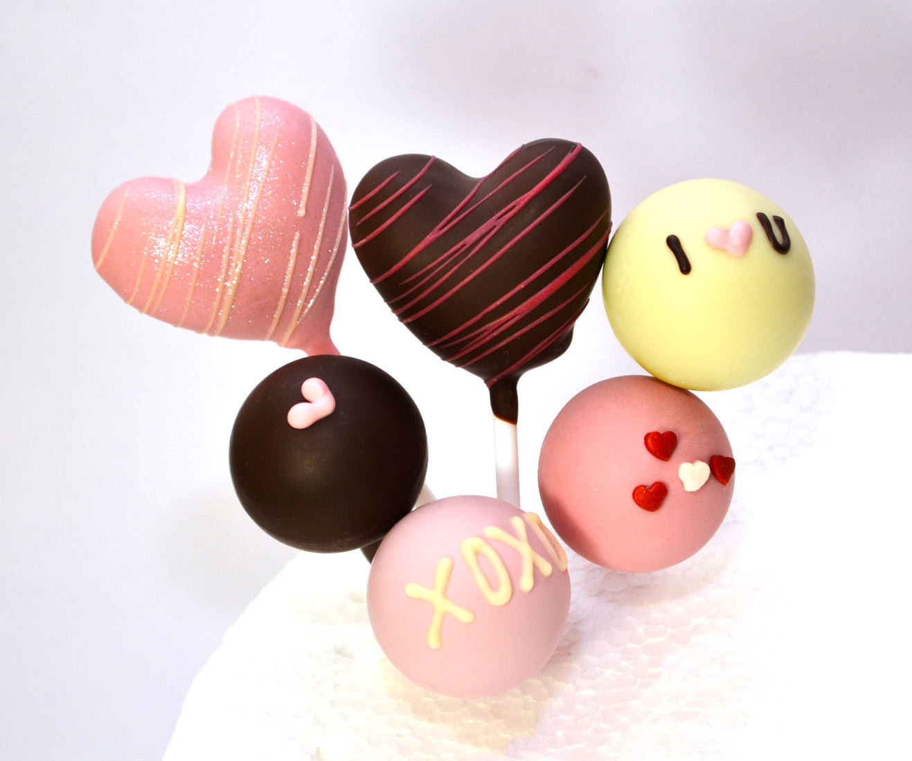 Valentinstag Geschenkbox - 2 ♥ Cake Pops & 4 Praliné Pops