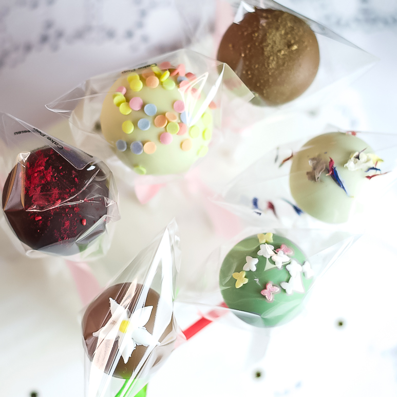 Frühlingsbox 3 Cake & 3 Praliné Pops Frühlingsbox 3 Cake & 3 Praliné Pops