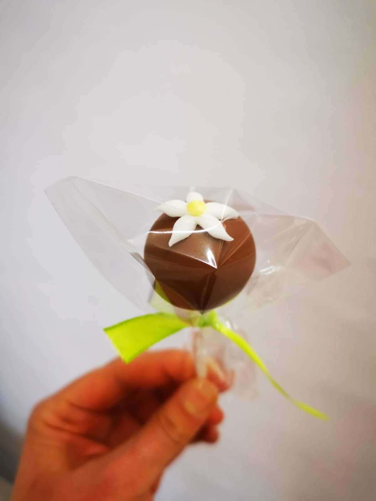 Frühlingsbox 3 Cake & 3 Praliné Pops Frühlingsbox 3 Cake & 3 Praliné Pops